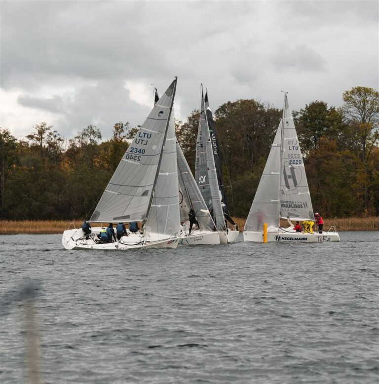 Komandos formavimo jachtų regata Trakuose