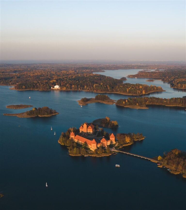 Trakų salos pilis ir Galvės ežero salos iš viršaus